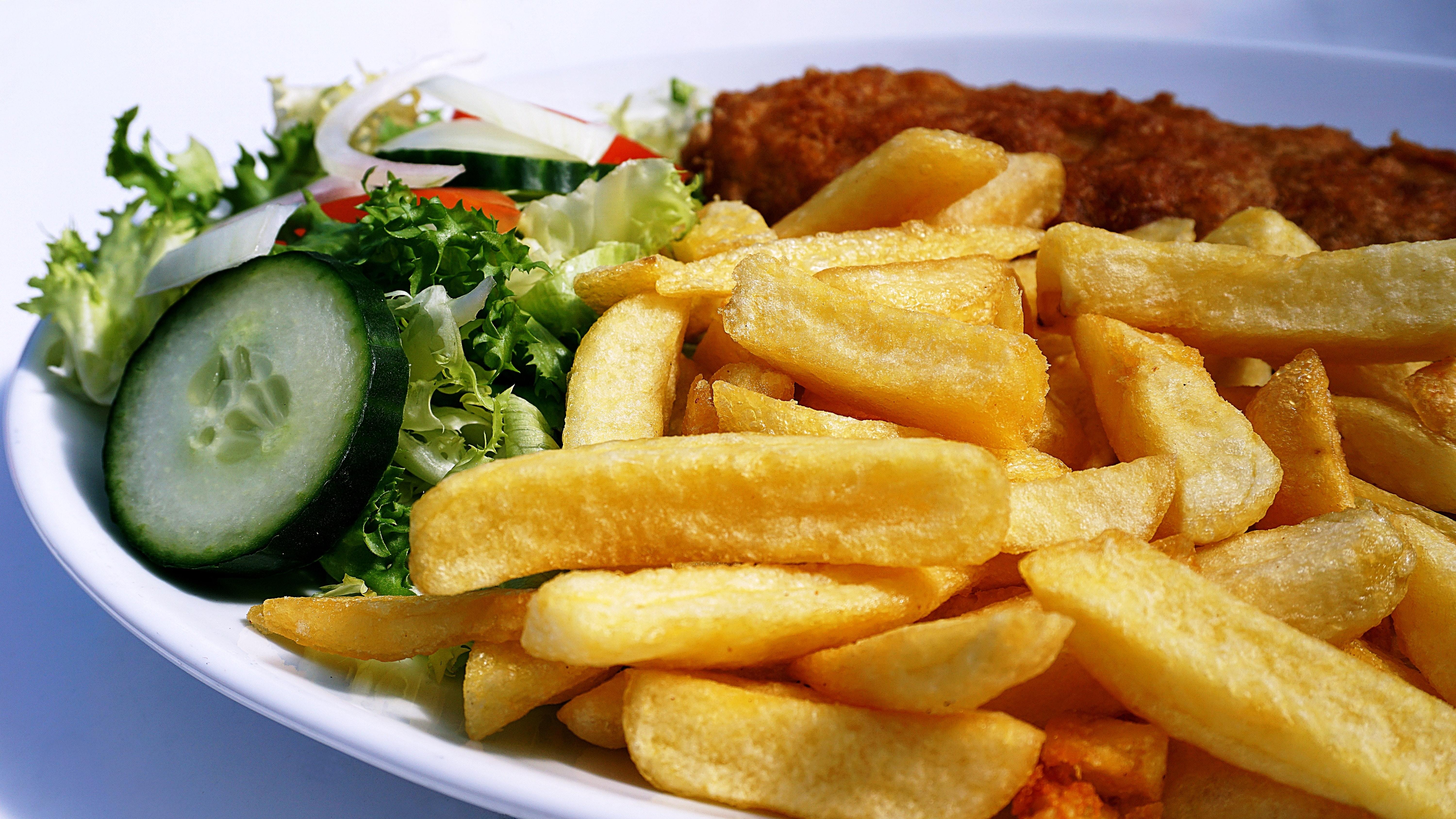 Fish & Chips  Terrigal. Best & busiest position on the strip. | ID: 890